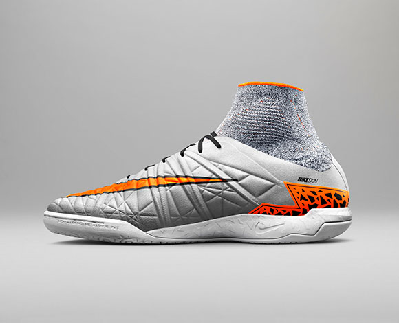 حذاء HYPERVENOMX ينضمّ إلى تشكيلة أحذية NIKEFOOTBALLX