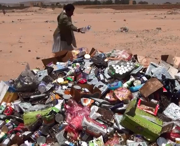 بالفيديو- إتلاف مواد غذائية منتهية الصلاحية