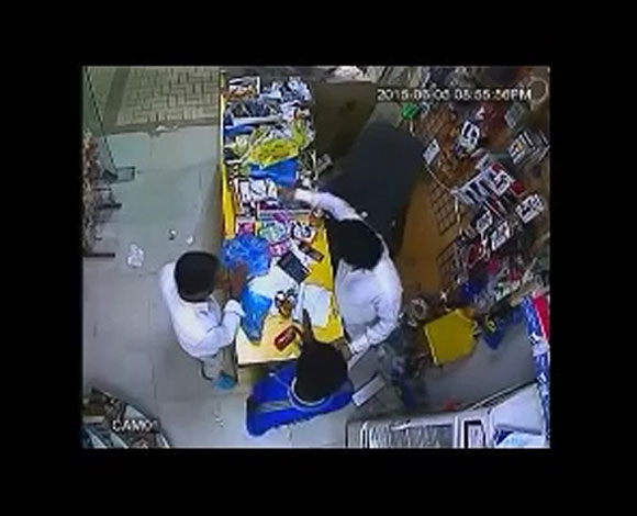 شاهد بالفيديو عملية سرقة احترافية لسيارة تويوتا في الرياض