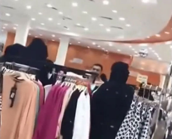 بالفيديو- شجار داخل مركز تجاري في السعودية