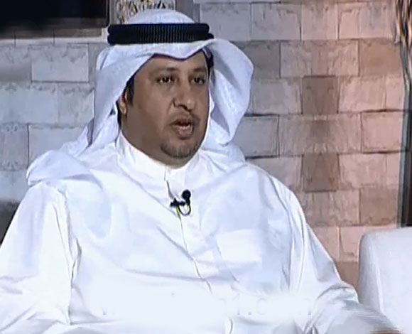 بالفيديو- إعلامي كويتي يتعرّض لموقف محرج على الهواء