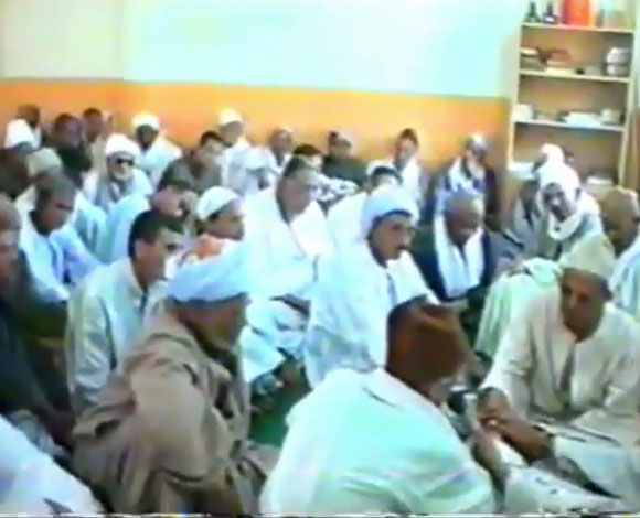 بالفيديو-  مأذون يموت أثناء إشهار زواج