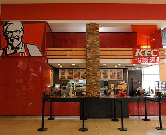 بالفيديو: أغرف زفاف خليجي ... في مطعم كنتاكي