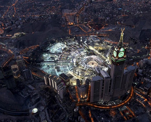 عدسات العالم ترصد جموع المعتمرين أثناء إحياء ليلة القدر
