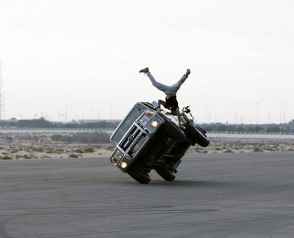 بالفيديو- تعرف على أشجع مغامر إماراتي