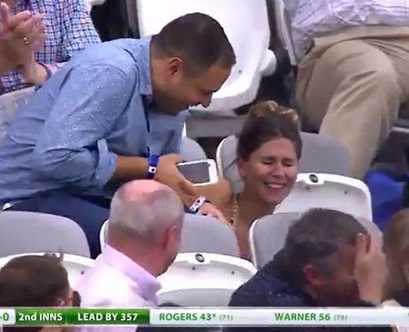 بالفيديو: لحظات محرجة لفتاة على الهواء