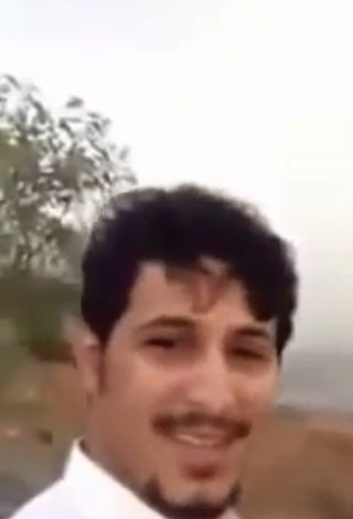 بالفيديو- سعودي يتعرض لحادث غريب بسب سيلفي