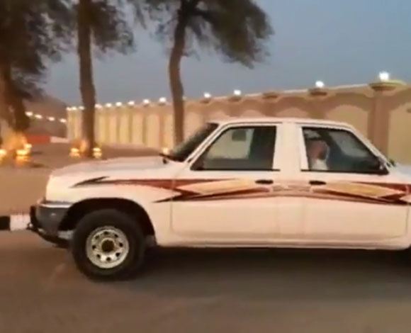 بالفيديو- هذا مما فعله سعودي بسيارته