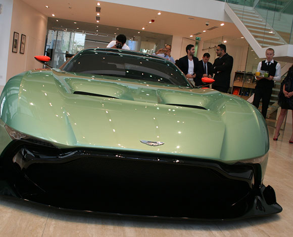 بالفيديو- سيارة بـ 8.5 مليون درهم في دبي!