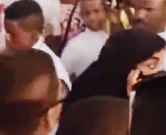 بالفيديو: تحرش جماعي بفتاتين في جدة
