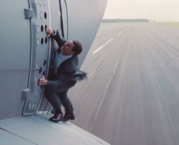 بالفيديو: هذا ما حدث مع "توم كروز" خلال تصوير Mission Impossible - المهمة المستحيلة