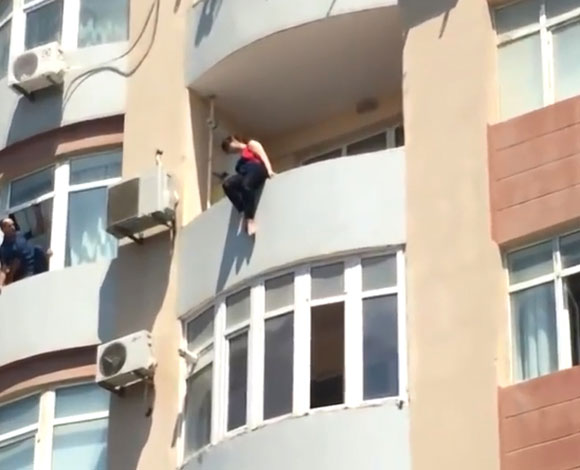 بالفيديو- تعرف على أغرب الوظائف من حول العالم