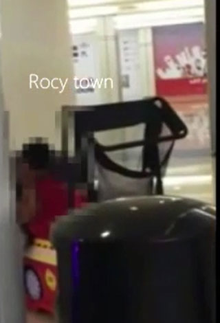 بالفيديو: طفل سعودي يتعرض للتحرش في السعودية