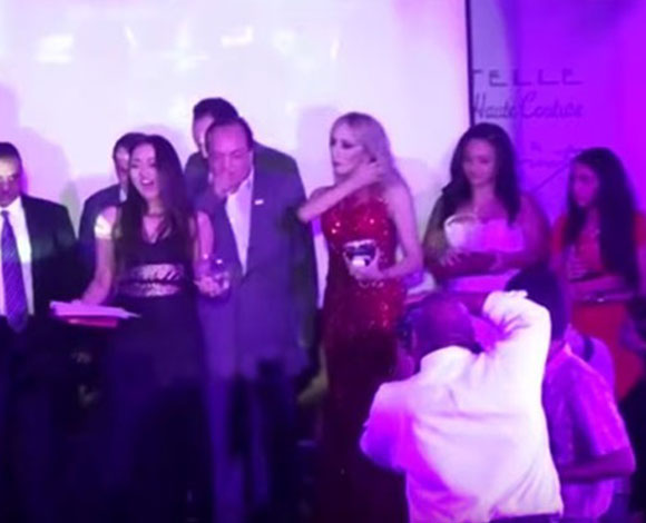 بالفيديو- فنانة تتتعرض لموقف محرج ... والسبب!