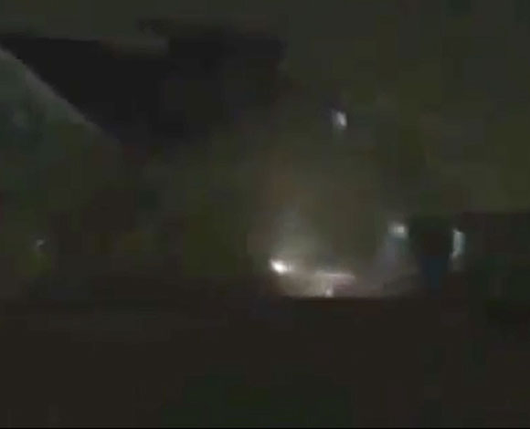 بالفيديو: سعودي ينجو بأعجوبة من تهشيم قطار الدمام لسيارته