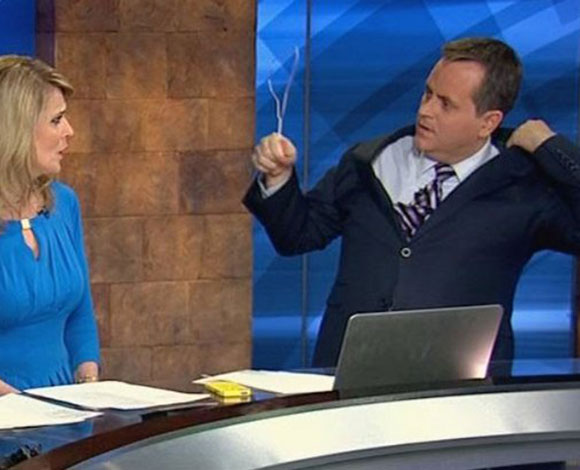 بالفيديو- موقف محرج على الهواء