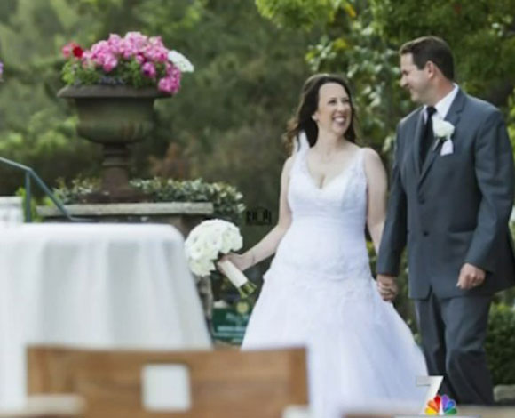 بالفيديو- شاب يتزوج بفتاتين ويجمعهما في حفل زفاف واحد