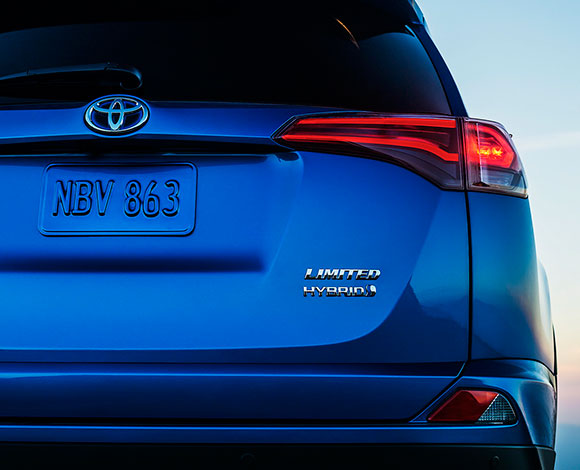 تويوتا تُبهِر الحاضرين في معرض فرانكفورت بسيارتها الهجينة