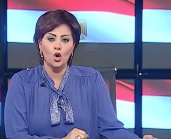 بالفيديو.. فضيحة مذيعة مصرية بصور عارية لها على الهواء مباشرة