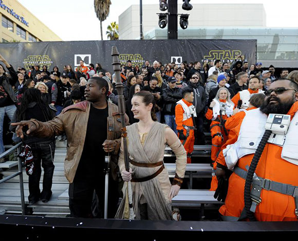 شاهد بالصور .. احتفال العرض الأول بفيلم "Star Wars"