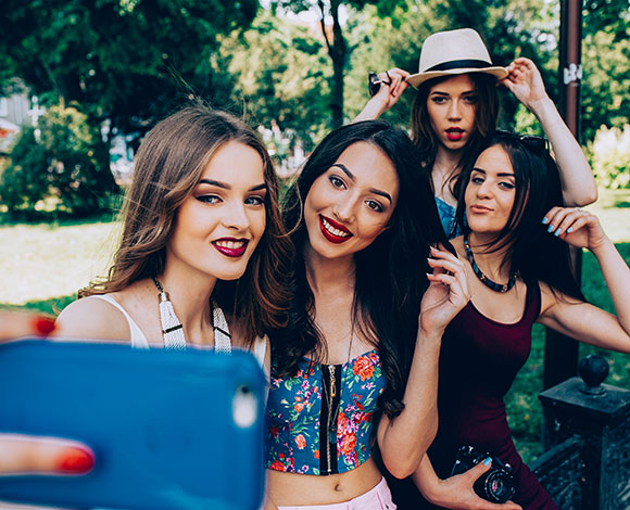 كم تجني نجمات الإنستقرام من خلال نشر صورهن؟