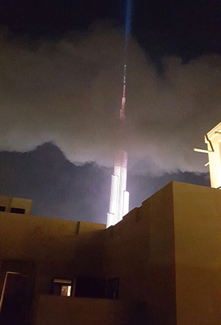 بالفيديو .. دبي تودع سنة 2015 بحريق هائل في إحدى فنادقها الضخمة