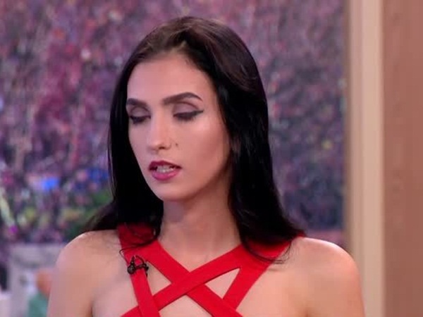 شاهد فتاة تعرض عذريتها للبيع مقابل مليون يورو