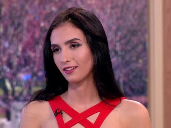شاهد فتاة تعرض عذريتها للبيع مقابل مليون يورو