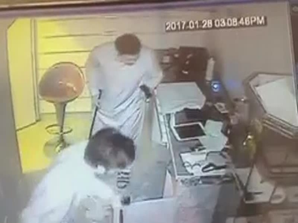 القبض على عصابة المتاجر في العقيق