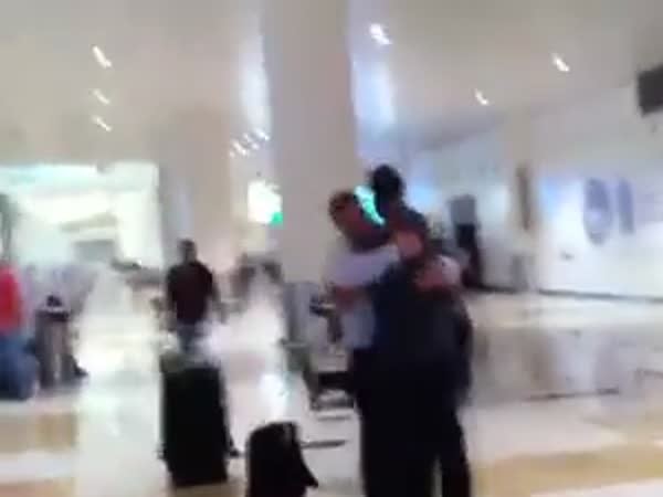 فيديو مؤثر .. شقيقان يلتقيان بعد غياب 10 سنوات