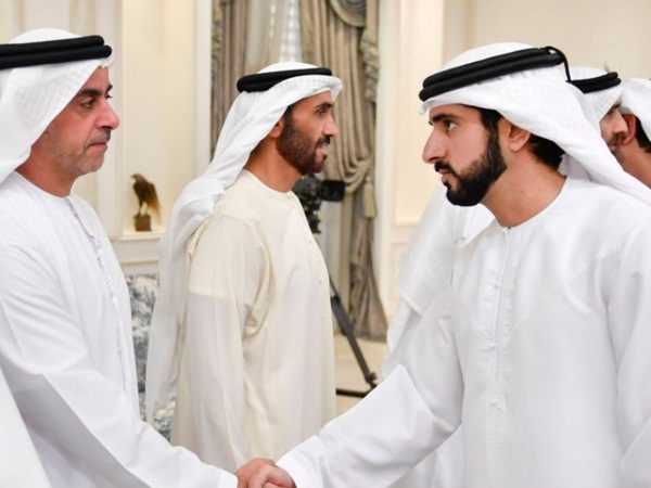 استقبال الشيخ خليفة بن زايد آل نهيان المعزين في وفاة والدته
