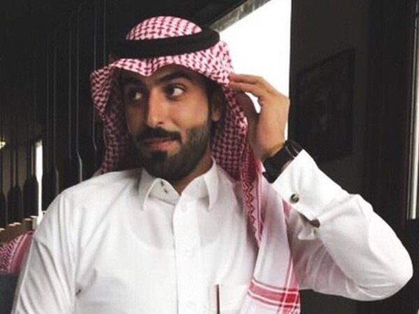 بالفيديو: بائع الكليجا يسحر السعوديات بوسامته!