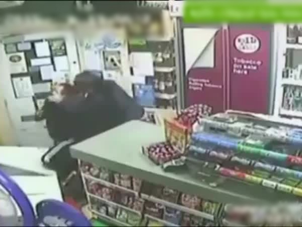 حقيقة السعودي الذي أنقذ أمريكية .. فيديو
