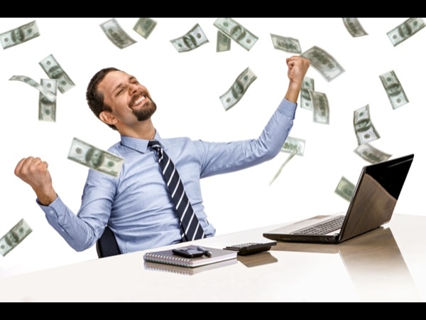 شاهد .. أراد أن يكسب المال فابتكر حيلة جديدة لن تتوقعها