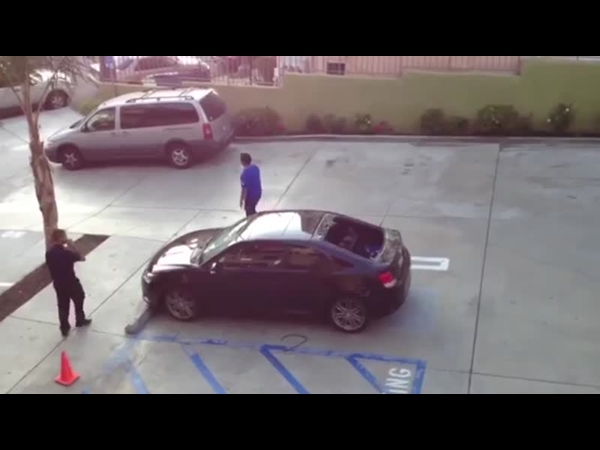 شاهد كيف انتقم هذا الرجل من حبيبته بعد خيانتها له