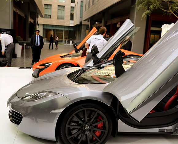 Motor Village يجمع السيارات الفارهة في دبي