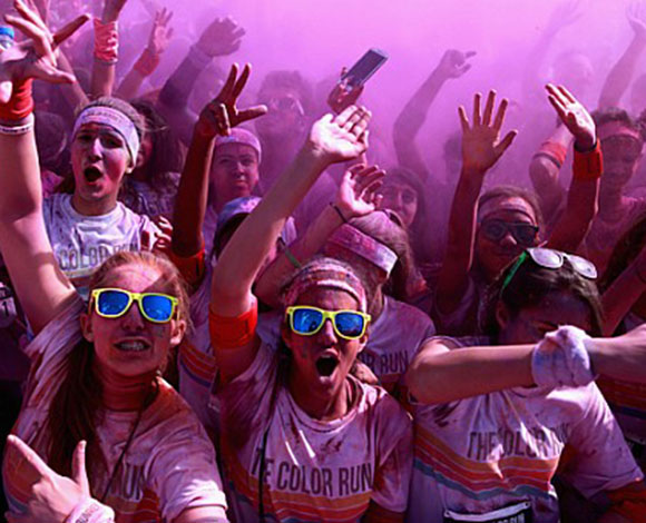 "سباق الألوان Color Run" في دبي بالصور