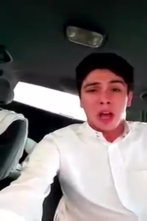 تحترق سيارته ويُفصل من عمله بسبب شركة التأمين .. فيديو