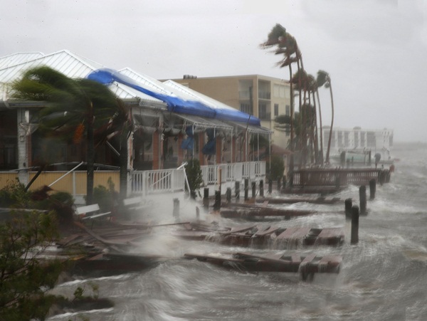 فيديو مخيف من داخل إعصار ماثيو