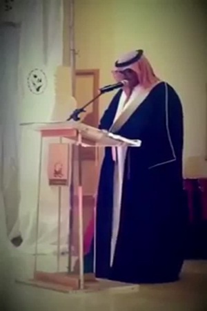 حمامة تثير ضحك الحضور لهذا السبب .. فيديو
