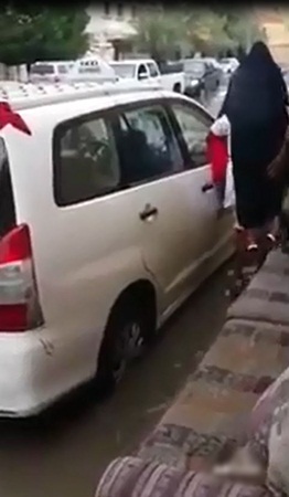 شاهد ماذا فعل هذا الأب المثالي لابنته