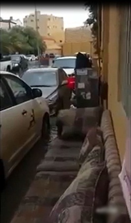 شاهد ماذا فعل هذا الأب المثالي لابنته