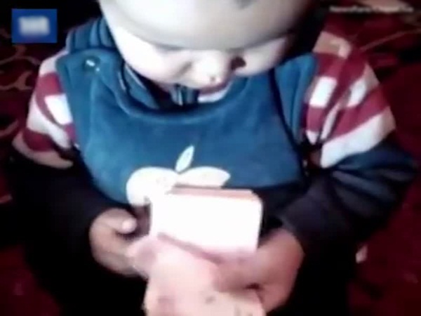 شاهد كيف يعد هذا الطفل نقوده