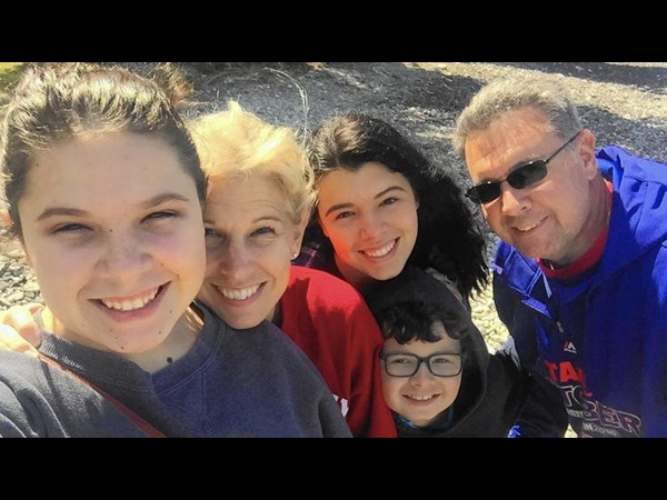 شاب يقود مرسيدس يقتل نفسه وثلاثة آخرين في حادث مأساوي