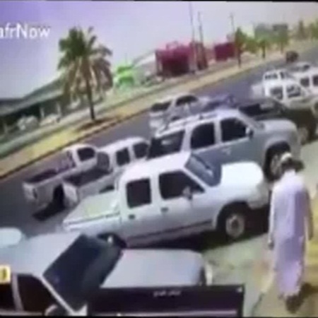 سرقة سيارة في وضح النهار .. فيديو