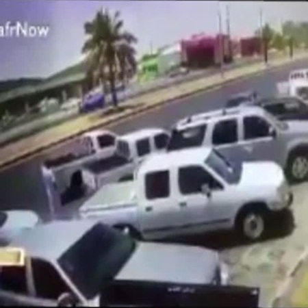 سرقة سيارة في وضح النهار .. فيديو