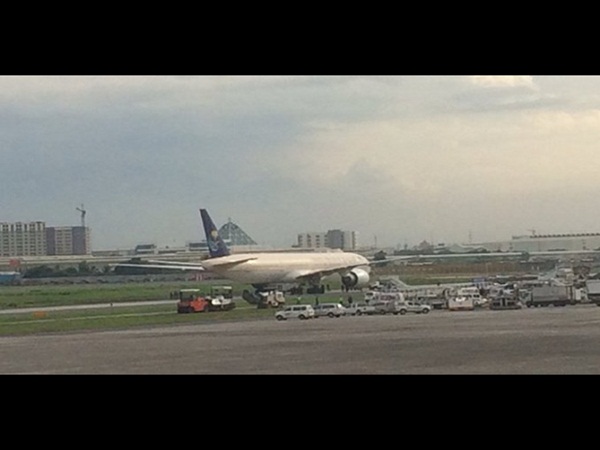 بالصورة..الطائرة السعودية تختطف في مانيلا ولكن!!