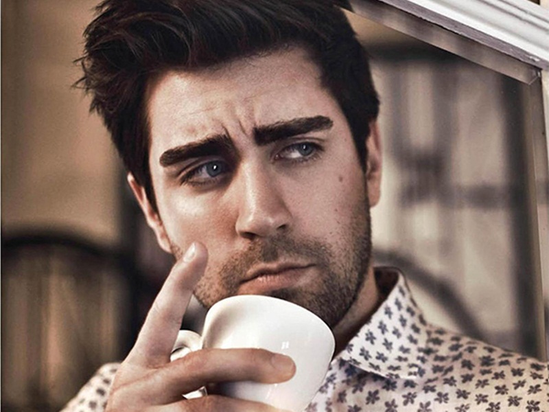 تعرّف إلى تشاغلار أرطغول الممثل التركي الذي شغل العالم بوسامته