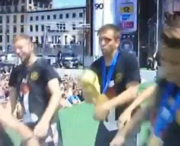 ألمانيا تحتفل بفوزها بكأس العالم 2014 وسط الحشود في برلين