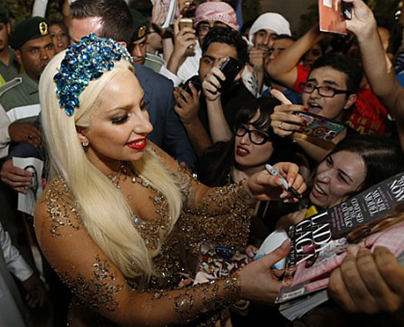 "Lady Gaga"  تصل الى دبي وحفل كبير مساء اليوم